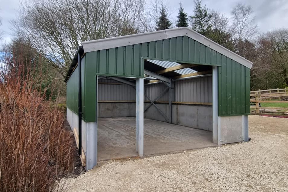 barn manufacturer - barn stables, field shelters, arena construction throughout the UK