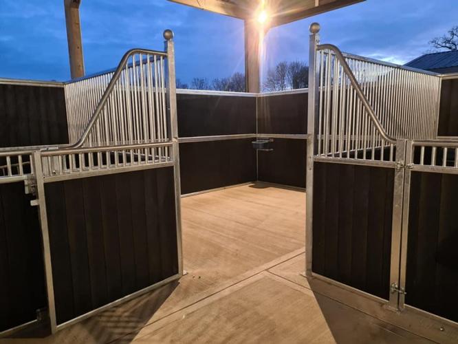 Prestige Stables with Wow Factor Prestige range stables with huge 5m partitions, swivel mangers and swing open corner hay racks, Plus Tack Room
