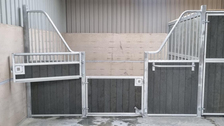 equestrian stables manufacturer of barn stables, field shelters, arena construction through the UK.