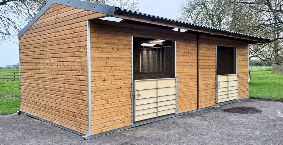 field shelters and equestrian stables manufacturer - barn stables, arena and barn construction throughout the UK.