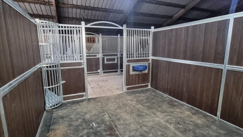 equestrian stables, barn stables, shelters, barns, arena company in Lancashire and throughout the UK