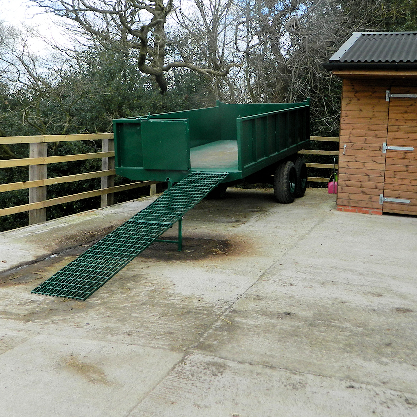 equestrian stables, stable mats, field shelters, muck trailers, equine accessories in Lancashire