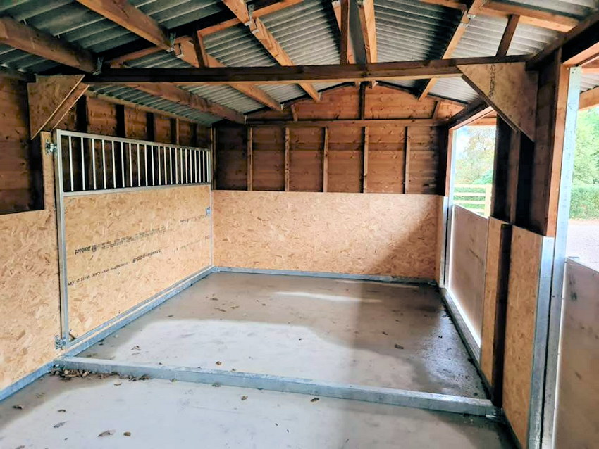 horse field shelters equestrian stables construction in Lancashire